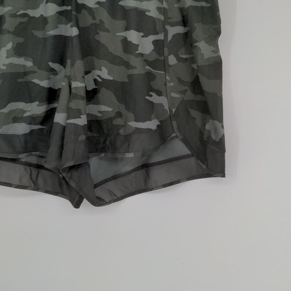 Athleta Women's Printed Mesh Racer Run Short 4" Size 1X Camo Print Stretch - Picture 5 of 13